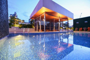 Dazzle Bangkok by Ludoping